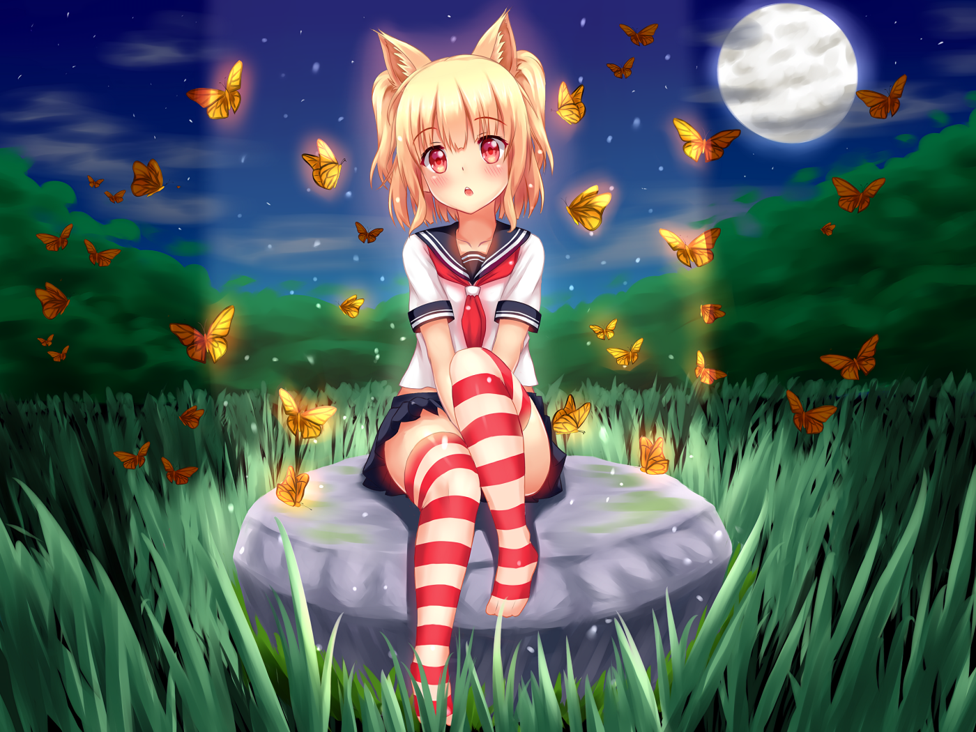 Девушка аниме с бабочками при свете луны 