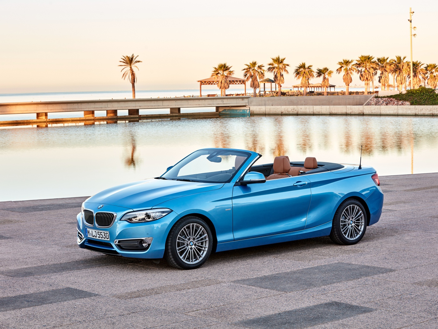 Голубой автомобиль, кабриолет BMW 230i Cabrio Luxury Line Worldwide, 2017