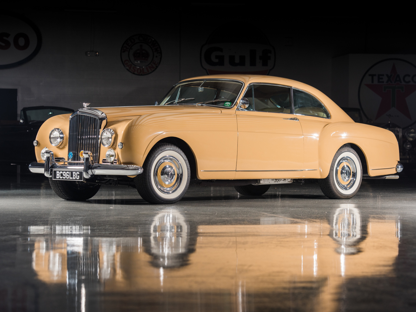 Ретро автомобиль Bentley S1 Continental Sports Saloon by Mulliner LHD 