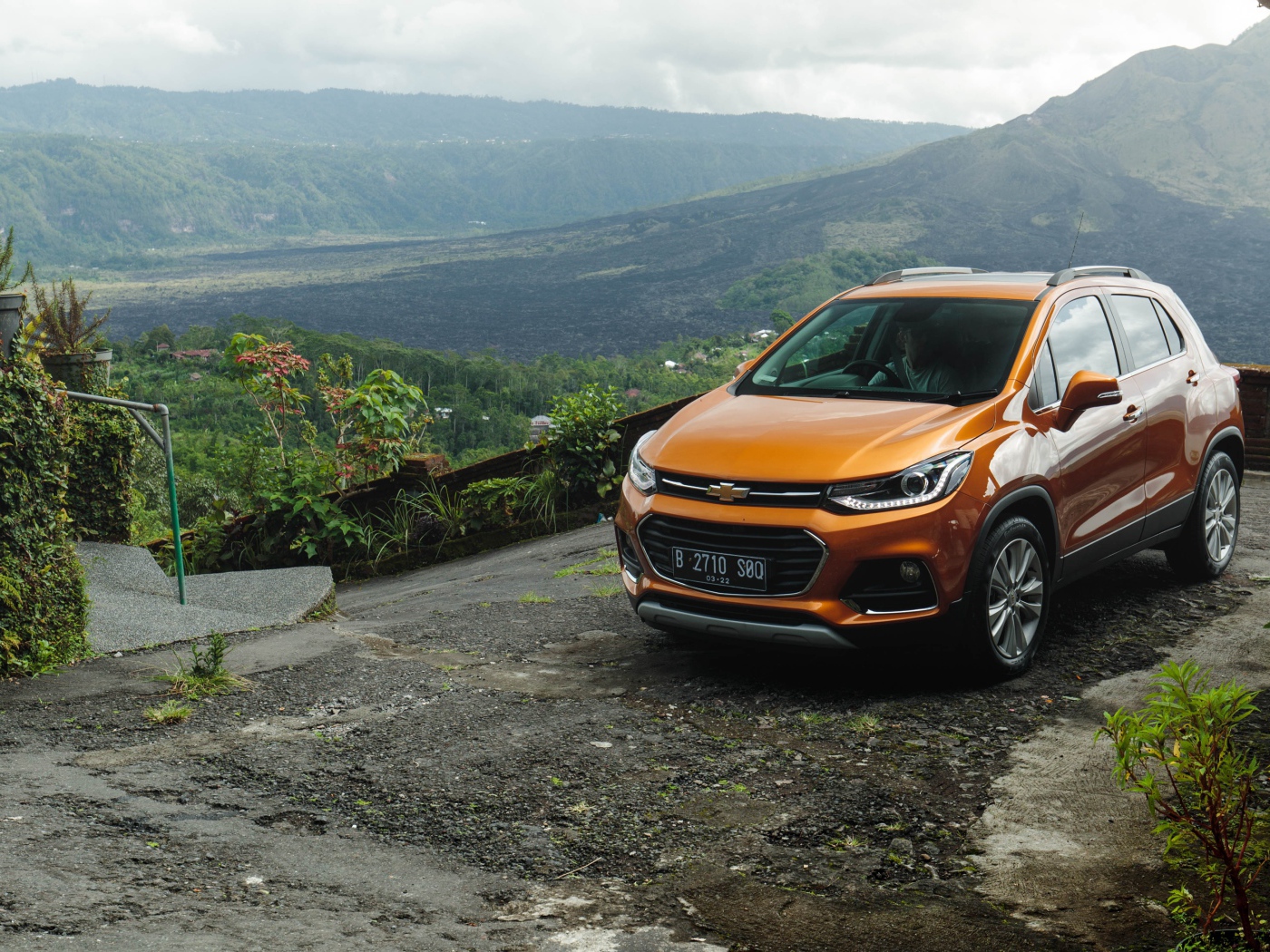 Автомобиль Chevrolet Trax Asia RHD, 2017 цвет оранжевый металлик 