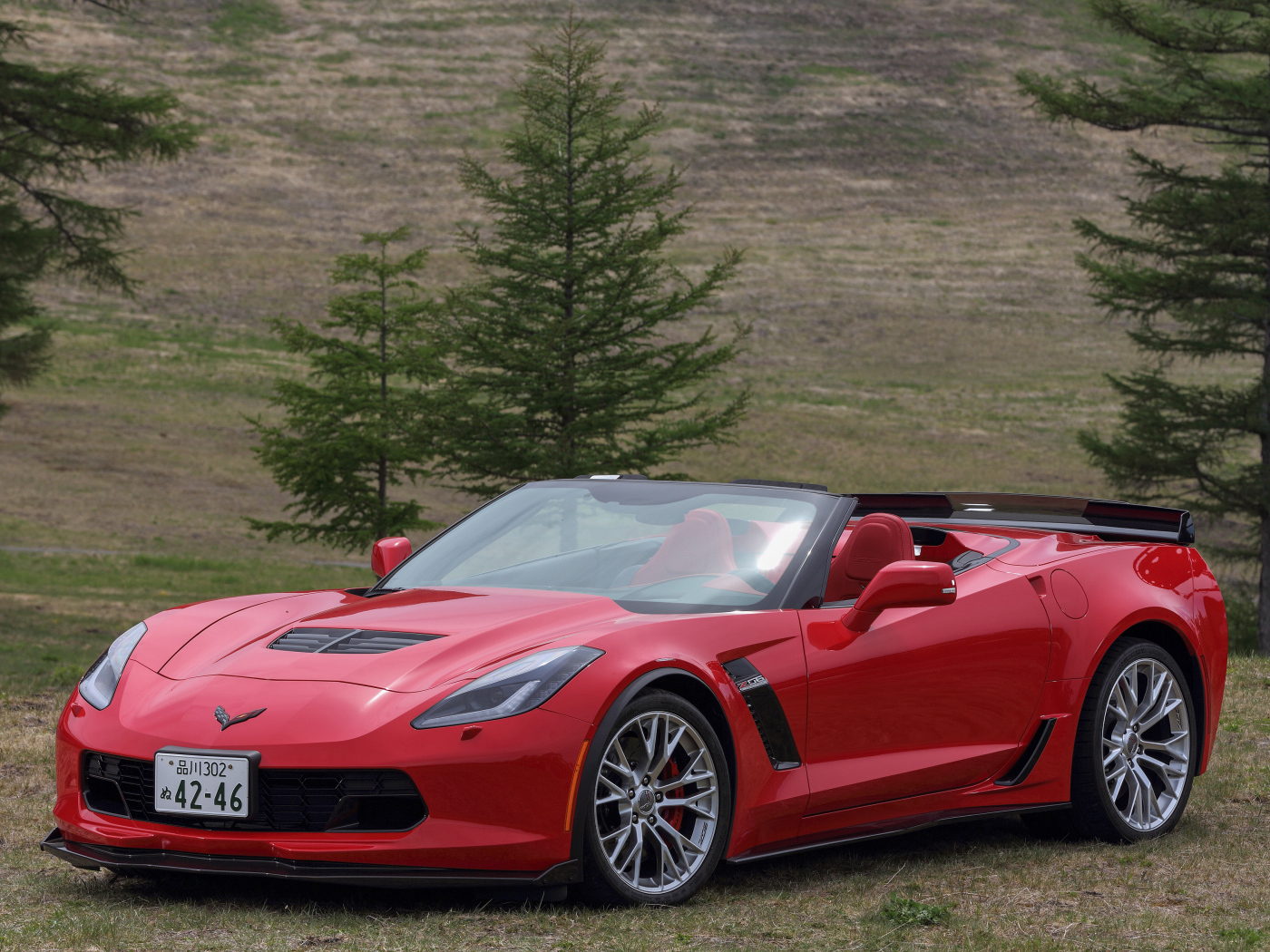 Красный кабриолет Chevrolet Corvette Z06 
