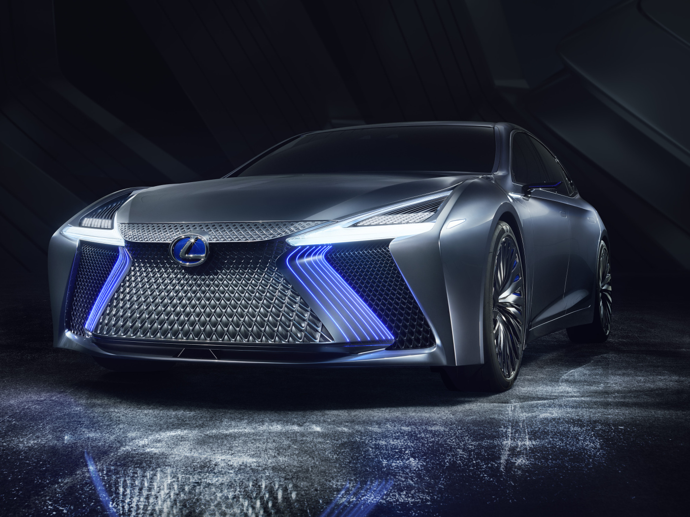 Автомобиль Lexus LS+ Concept, 2017 вид спереди