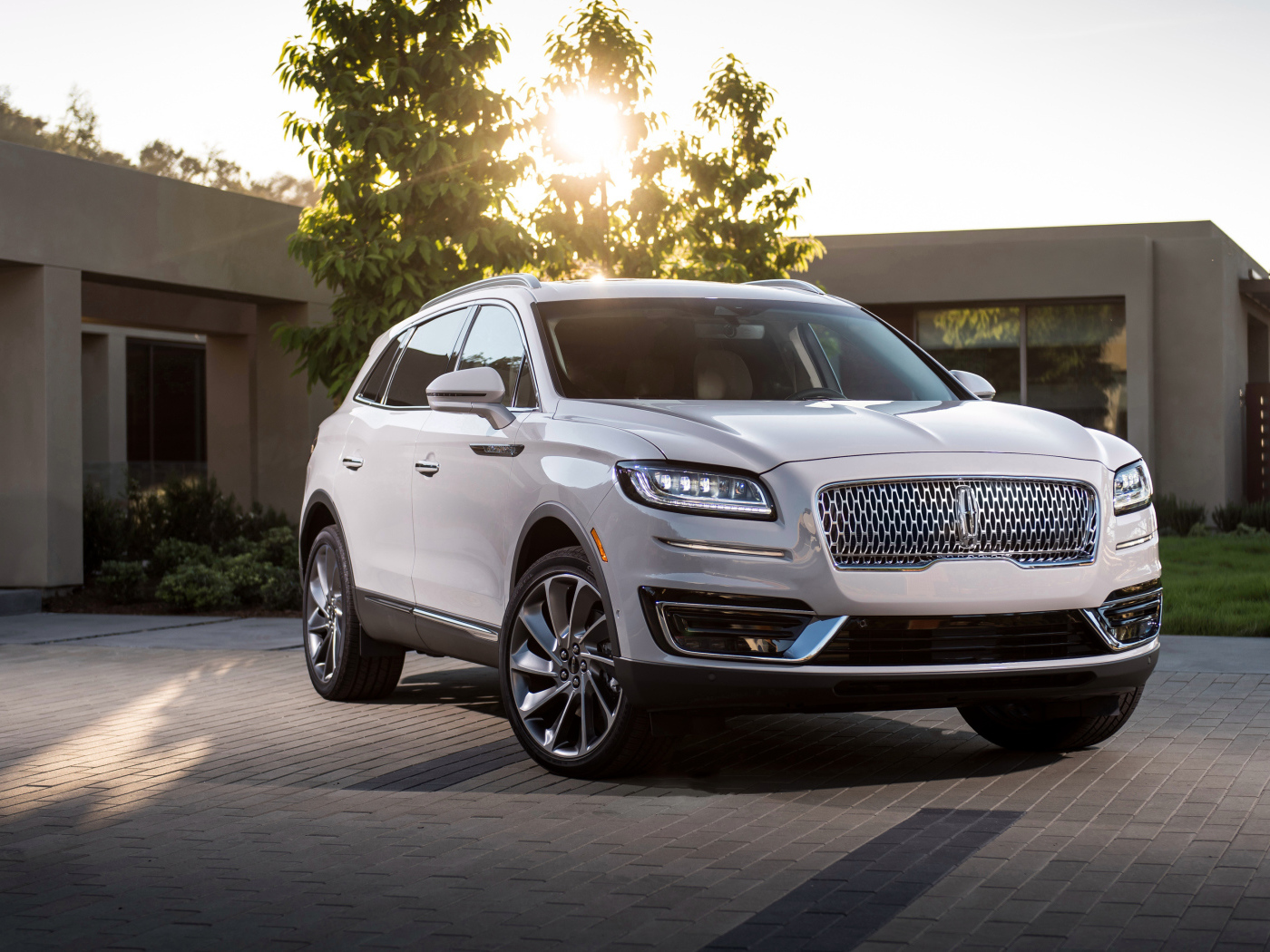 Новый белый внедорожник Lincoln Nautilus, 2019