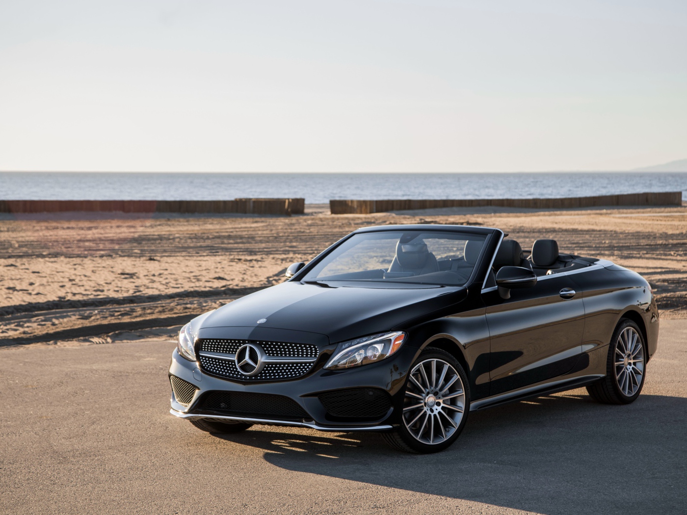 Черный кабриолет Mercedes-Benz C 300 4MATIC, 2017 