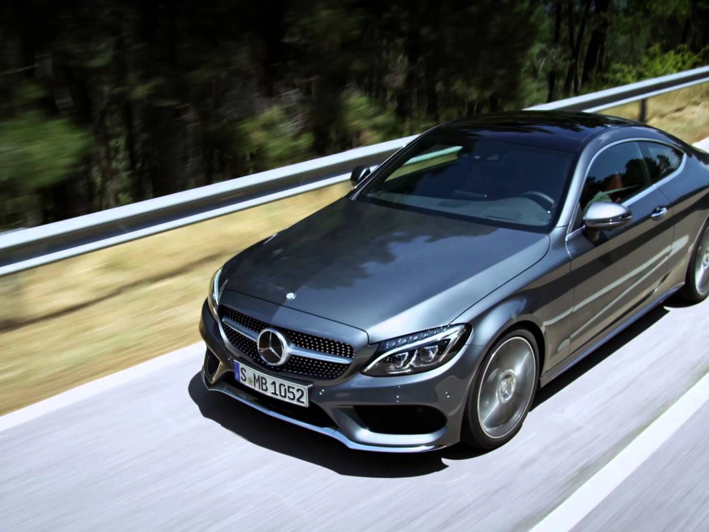 Mercedes-Benz C-Class Coupe 2017 года на трассе 