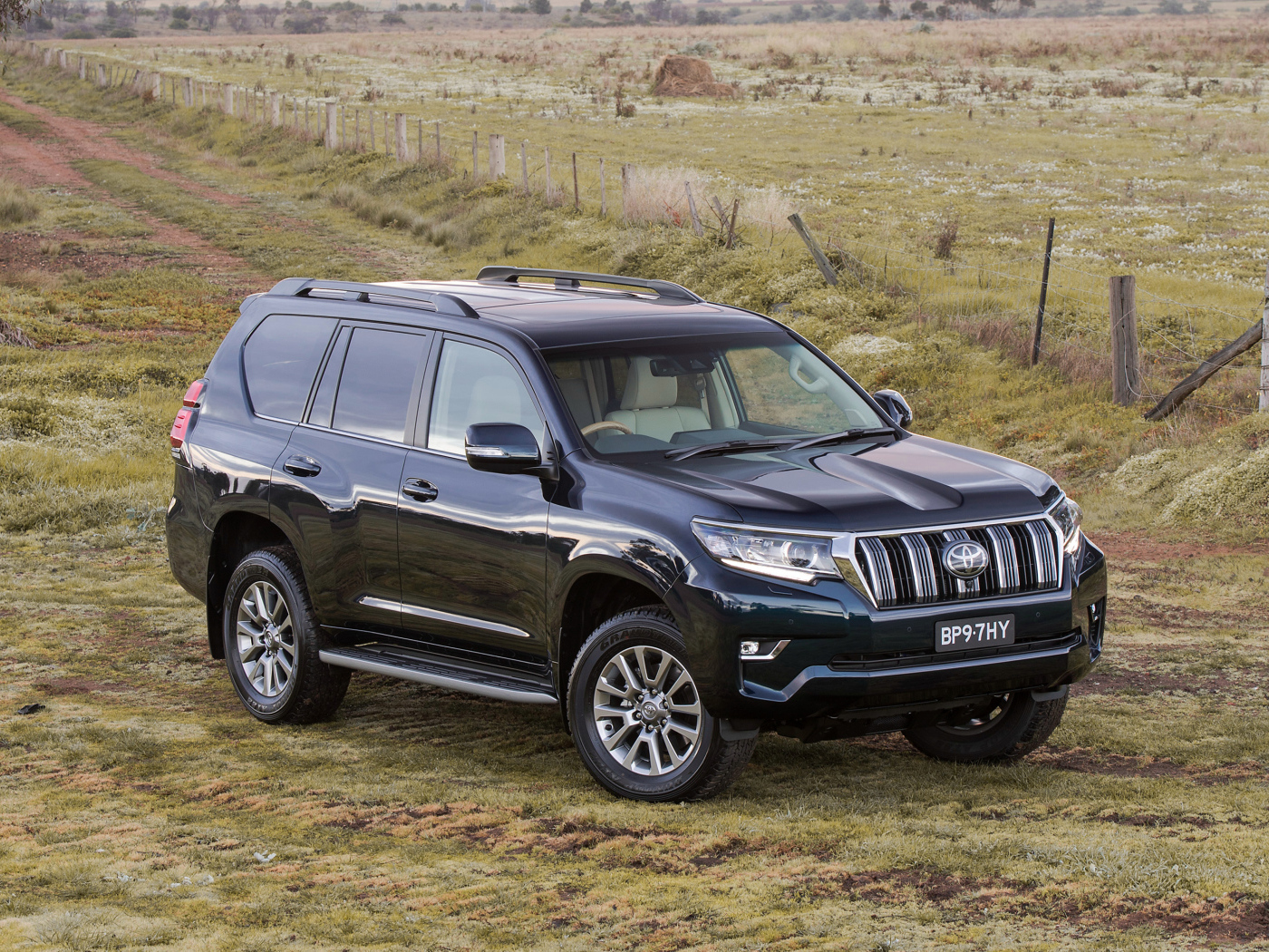 Черный внедорожник Toyota  Land Cruiser Prado, 2017
