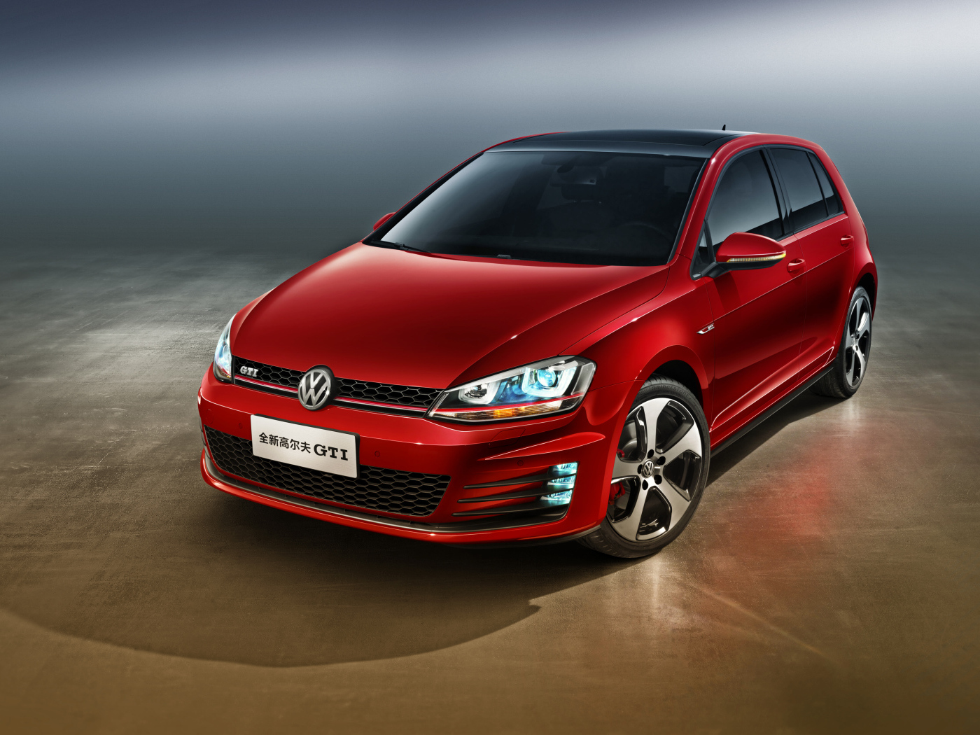 Автомобиль Volkswagen Golf GTI красного цвета 