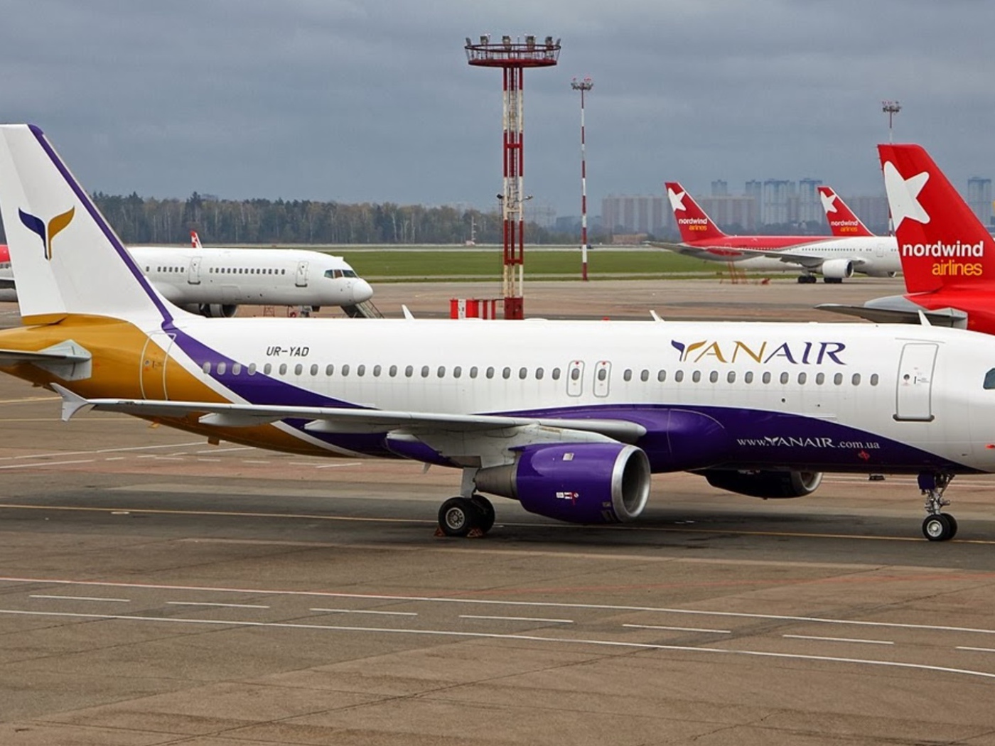 Airbus UR-YAD авиакомпании ЯнЭйр 