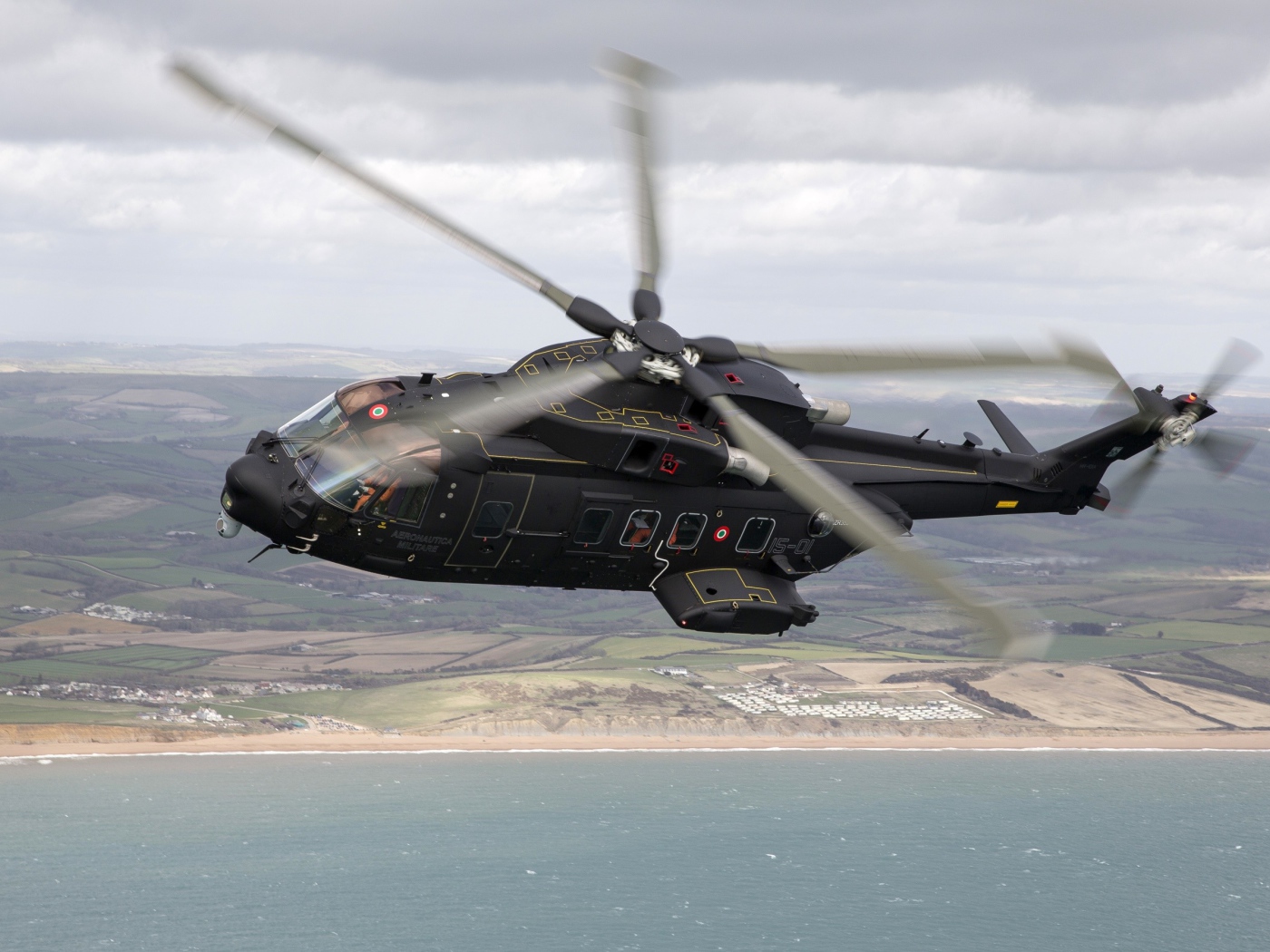 Французский военный вертолет HH-101A Caesar 