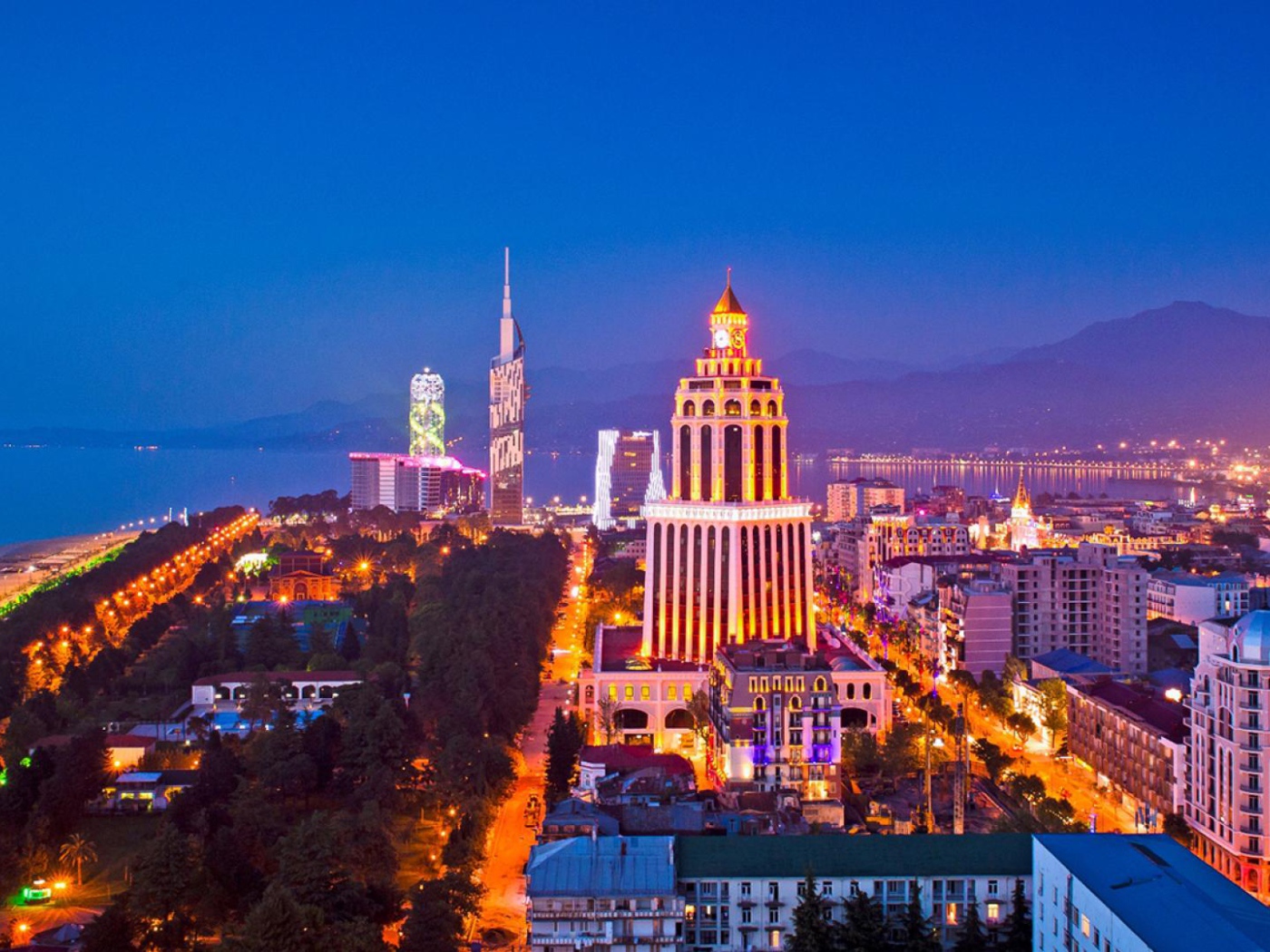 Красивый вечерний  город Батуми 