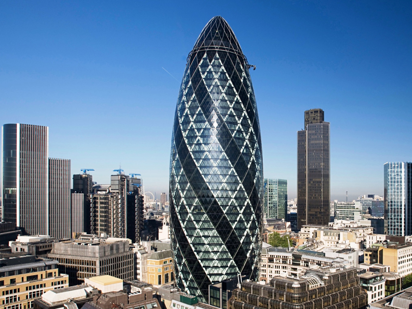 Необычный красивый небоскреб Мэри-Экс, Англия 