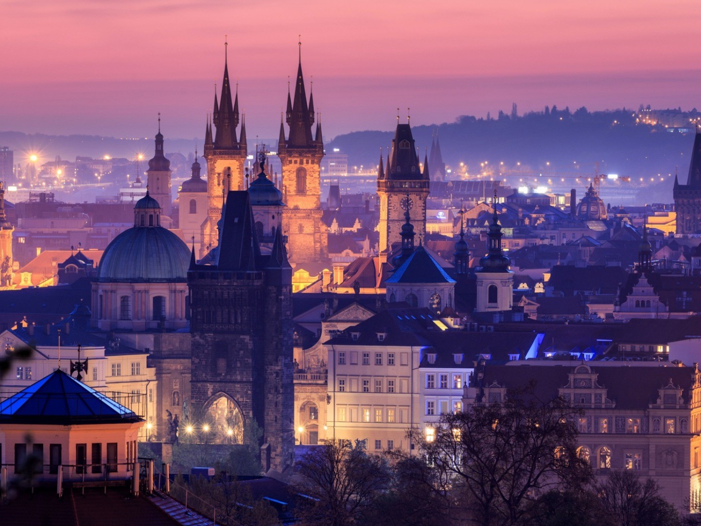 Вид на вечерний город Прага 