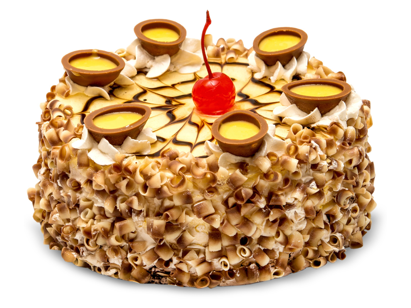 Аппетитный торт с шоколадом и вишней на белом фоне  