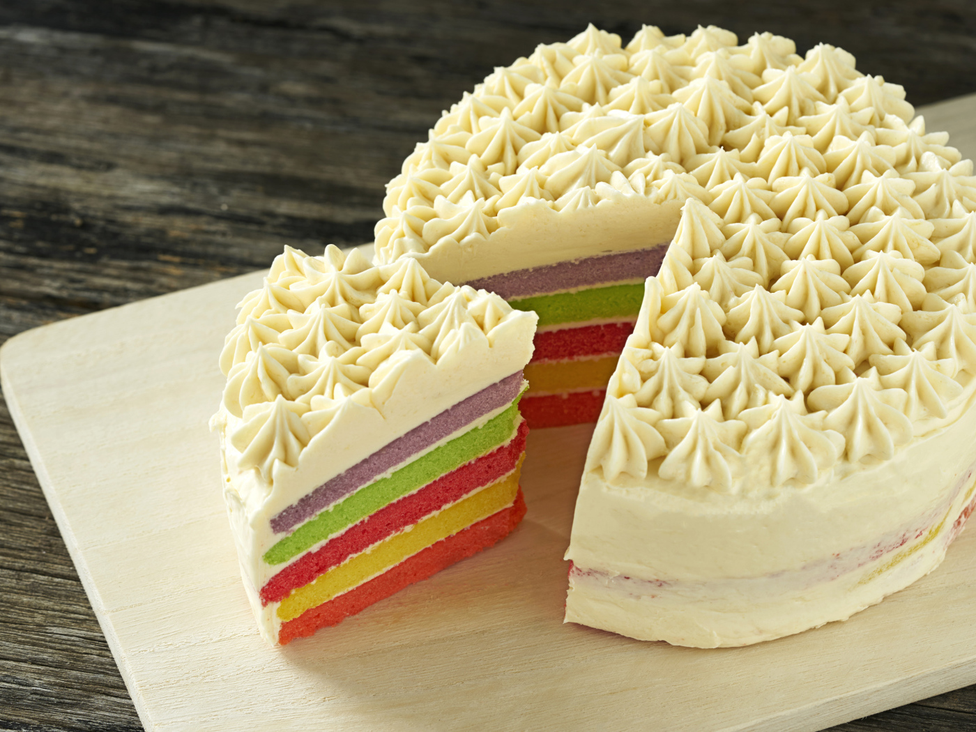 Красивый разноцветный торт с масляным кремом 