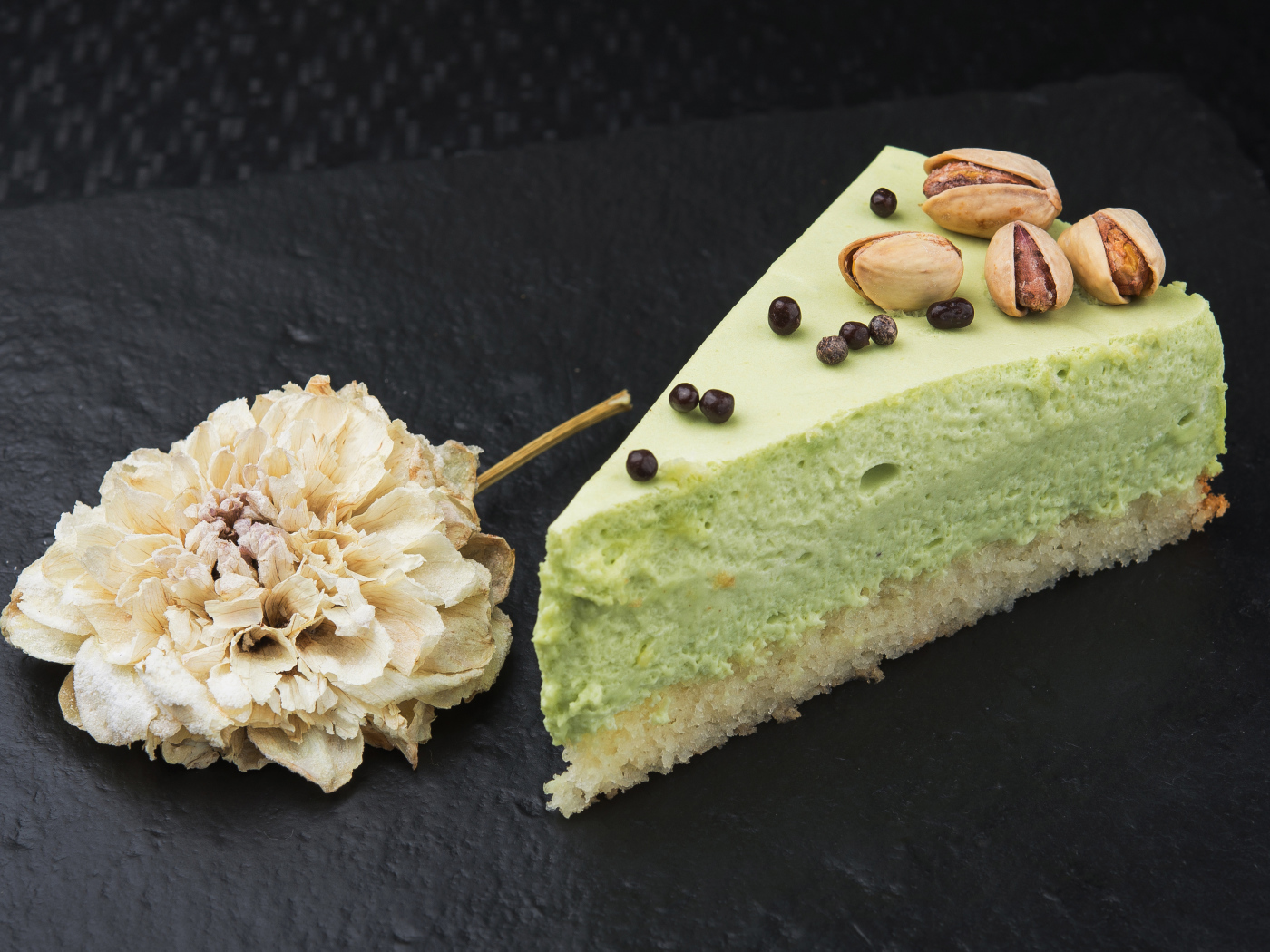 Фисташковый торт с орехами 