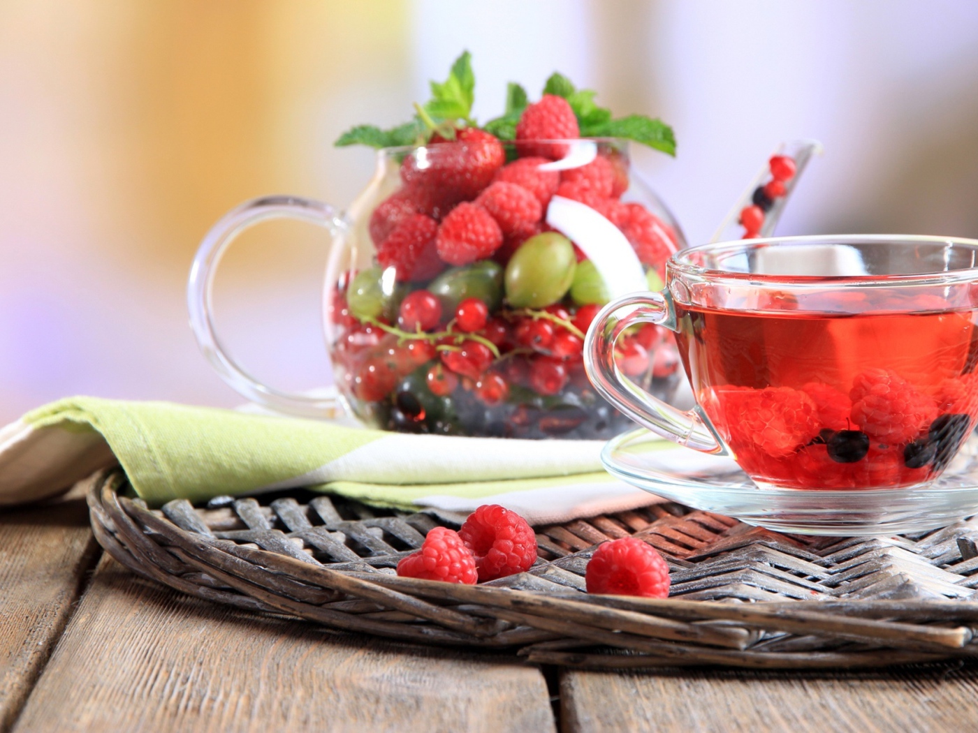 Ароматный фруктовый чай с малиной 