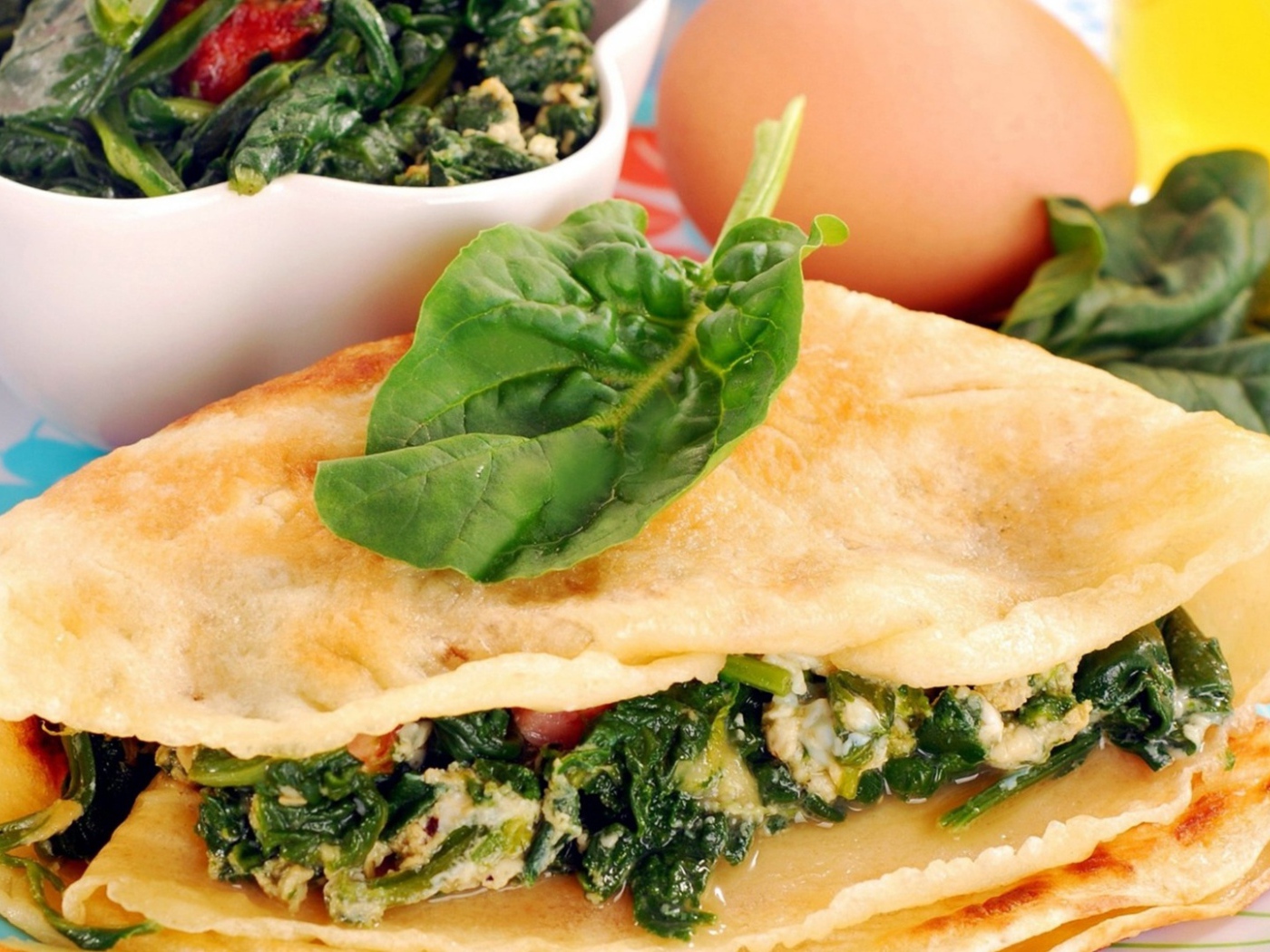 Аппетитные блинчики с зеленью на Масленицу 