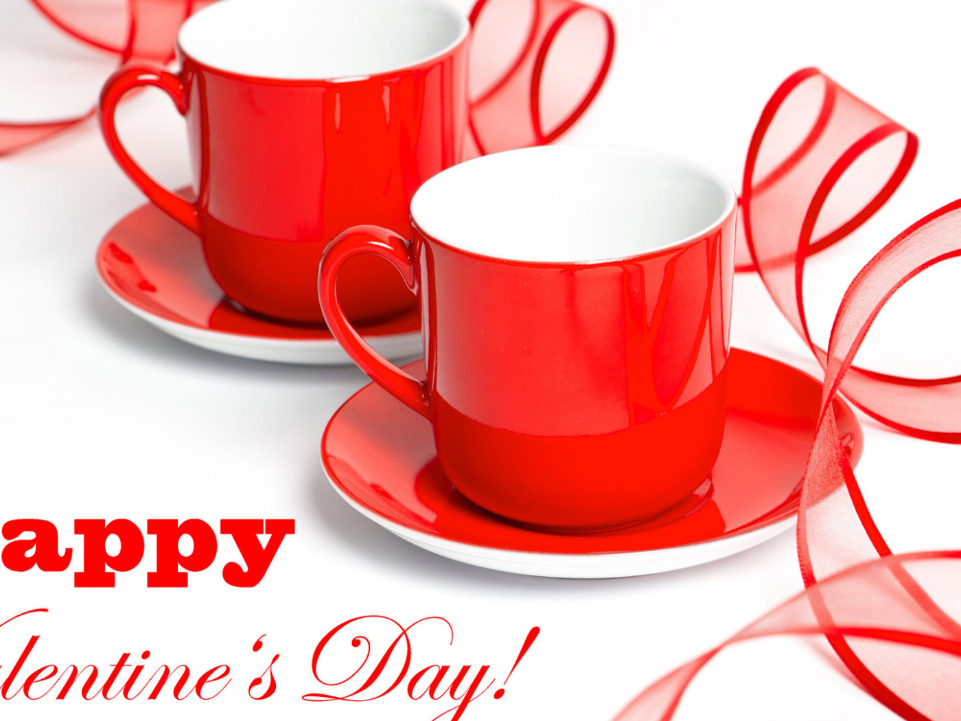 Красные чашки для влюбленных ко Дню Святого Валентина 