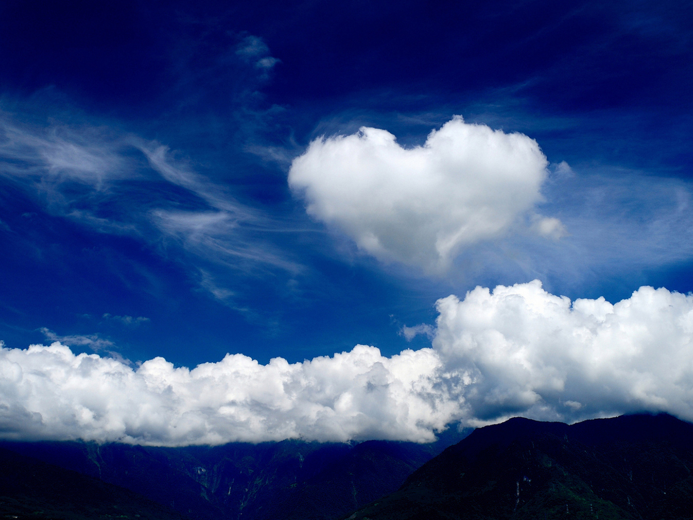 Сердце из белого облака 