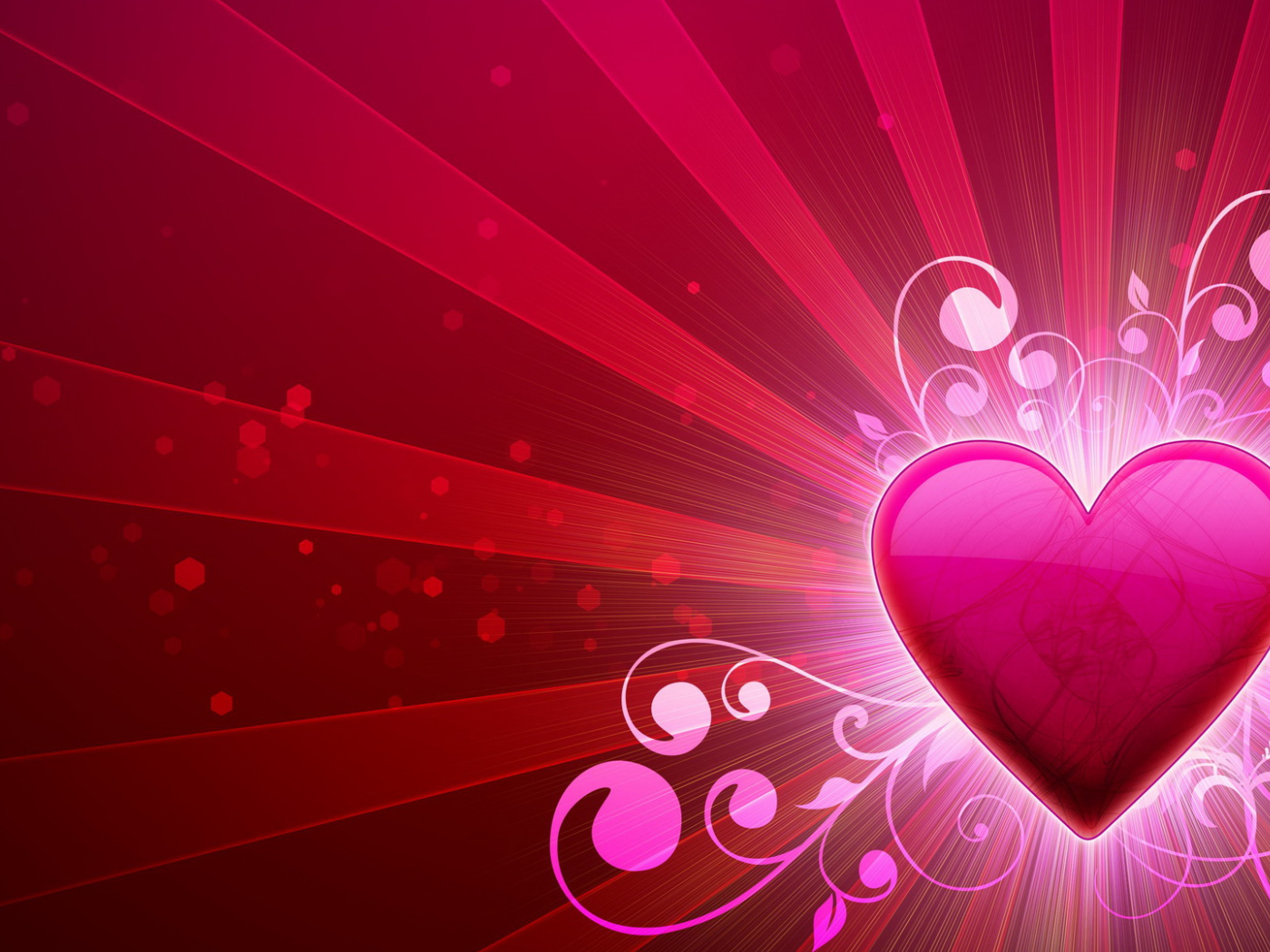 Розовое сердце в лучах 