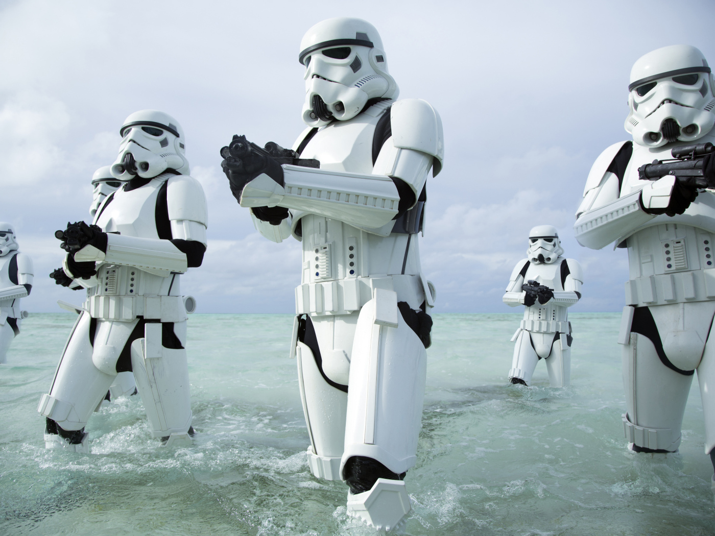 Имперские штурмовики идут по воде фильм Изгой-один. Звёздные войны Истории 