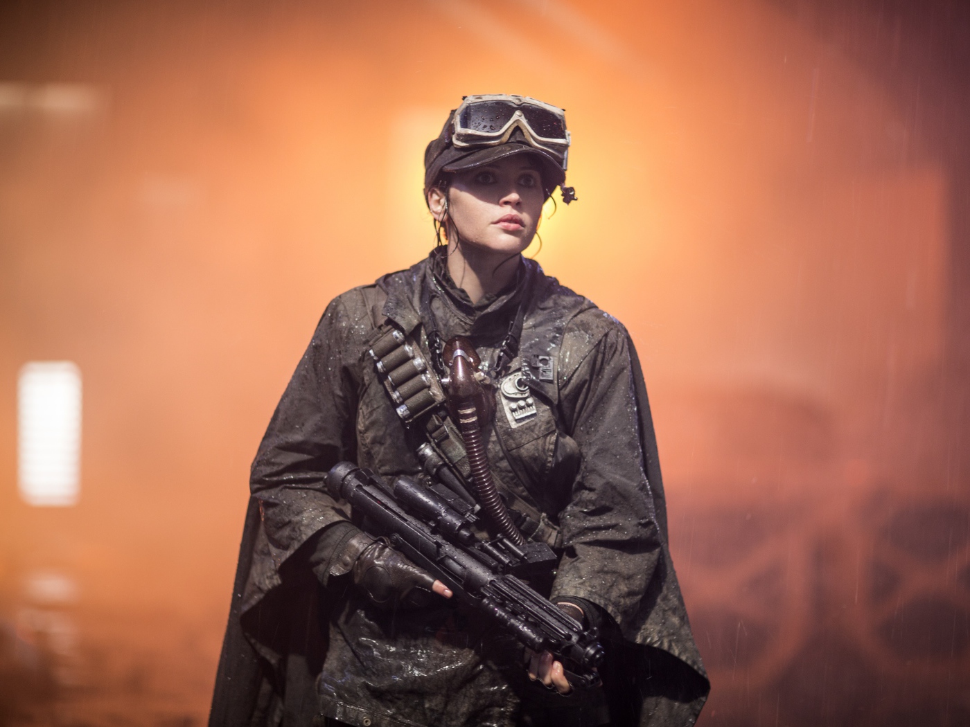 Персонаж Джин Эрсо с оружием фильм Изгой-один. Звёздные войны Истории 