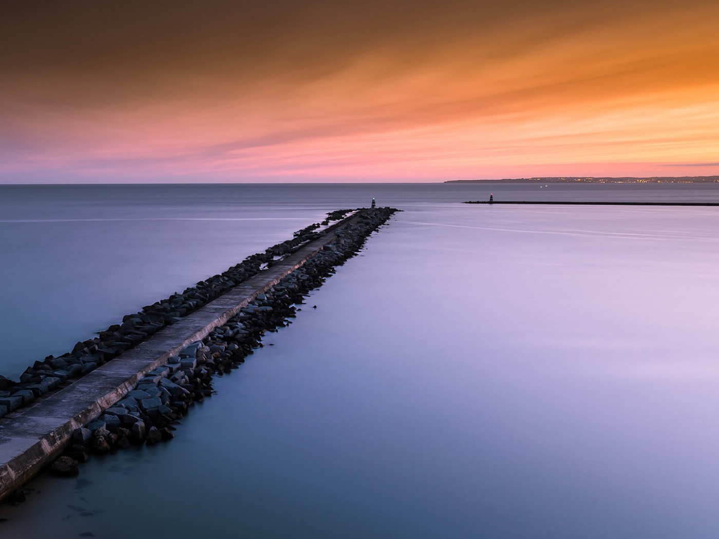 Красивое небо на пляже Альгавре, Португалия  