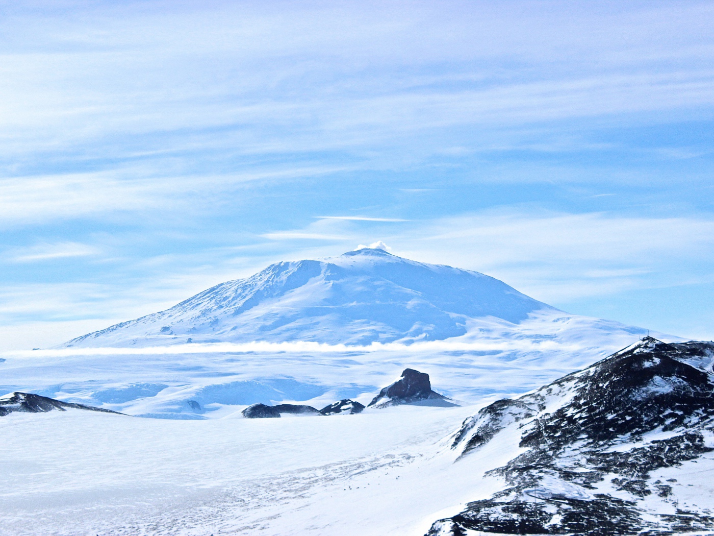 Заснеженный вулкан Эребус, Антарктида
