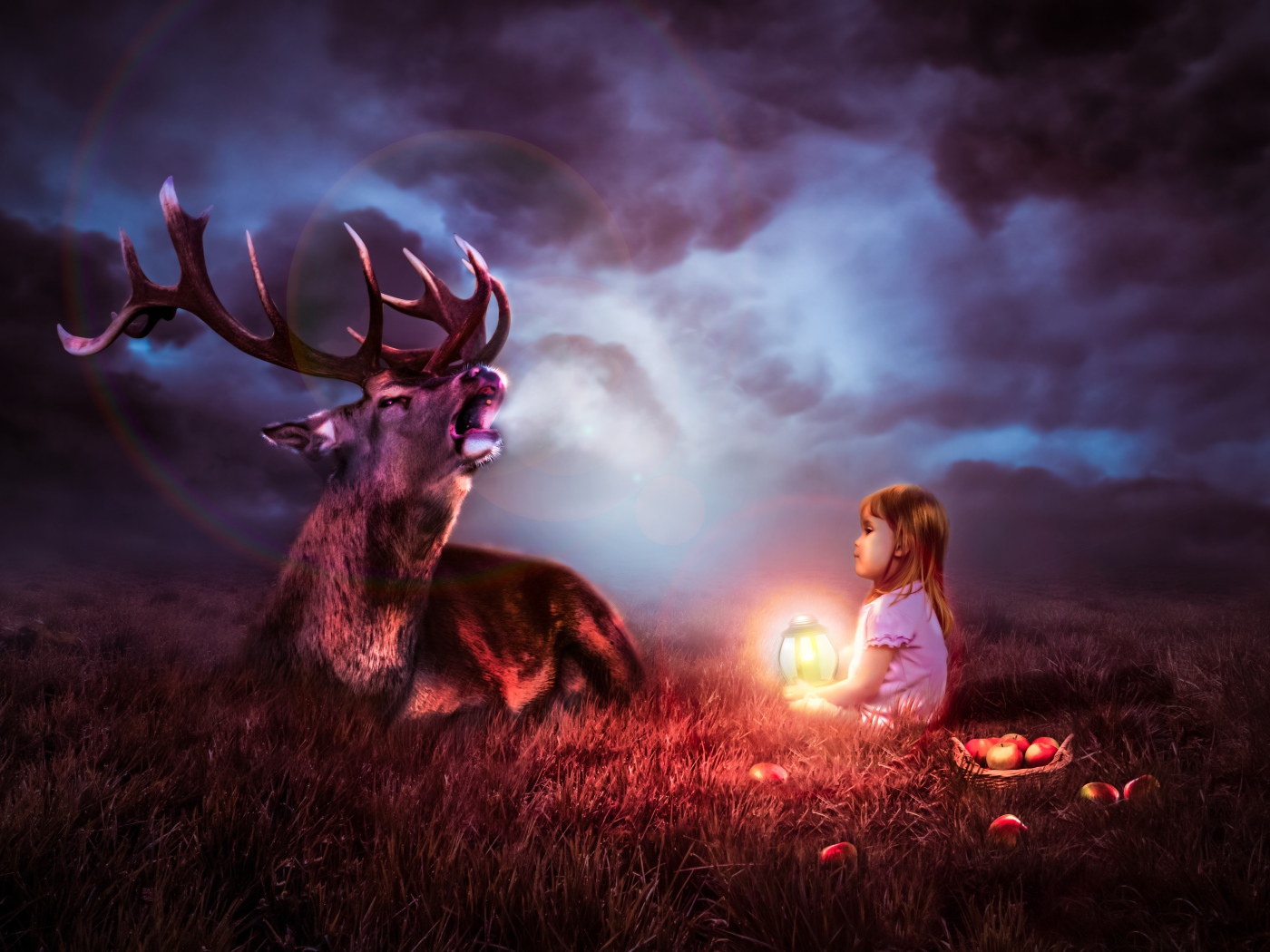 Маленькая девочка с большим оленем
