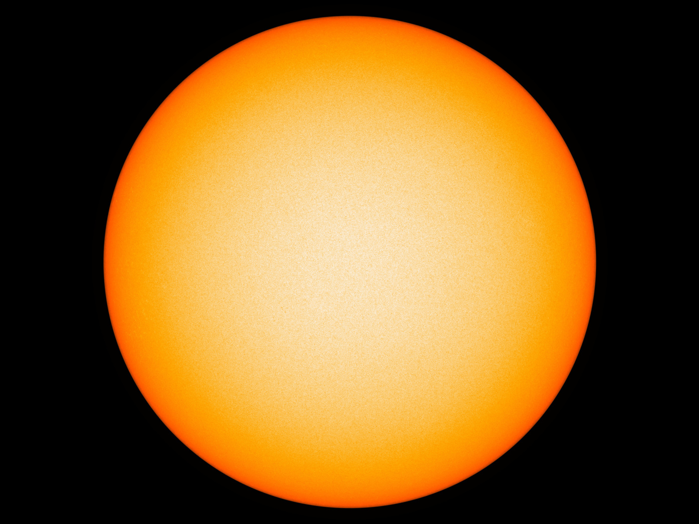 Яркое желтое солнце на черном фоне