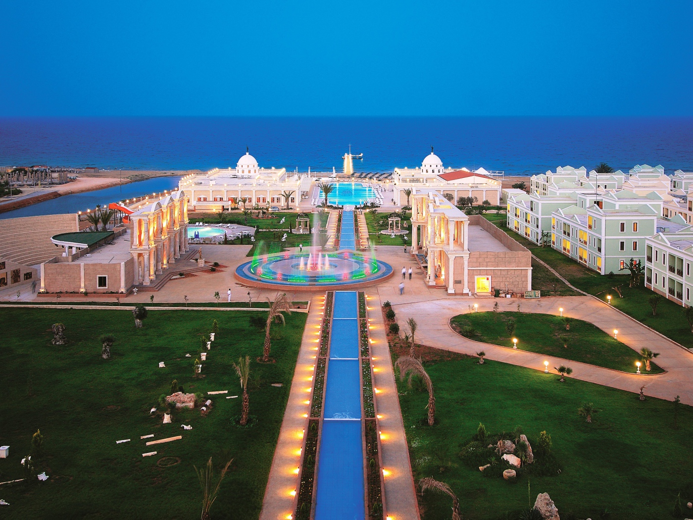 Вид на красивый отель Кая Артемис, Северный Кипр