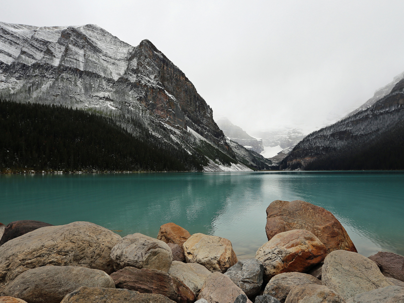 Озеро в  национальном парке Кутеней, Канада 