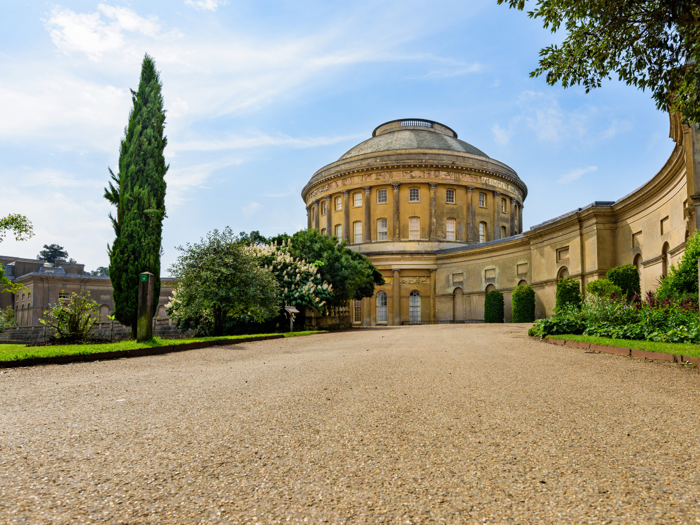Дворец Икворт Хаус, Парк энд Гарденс, Англия