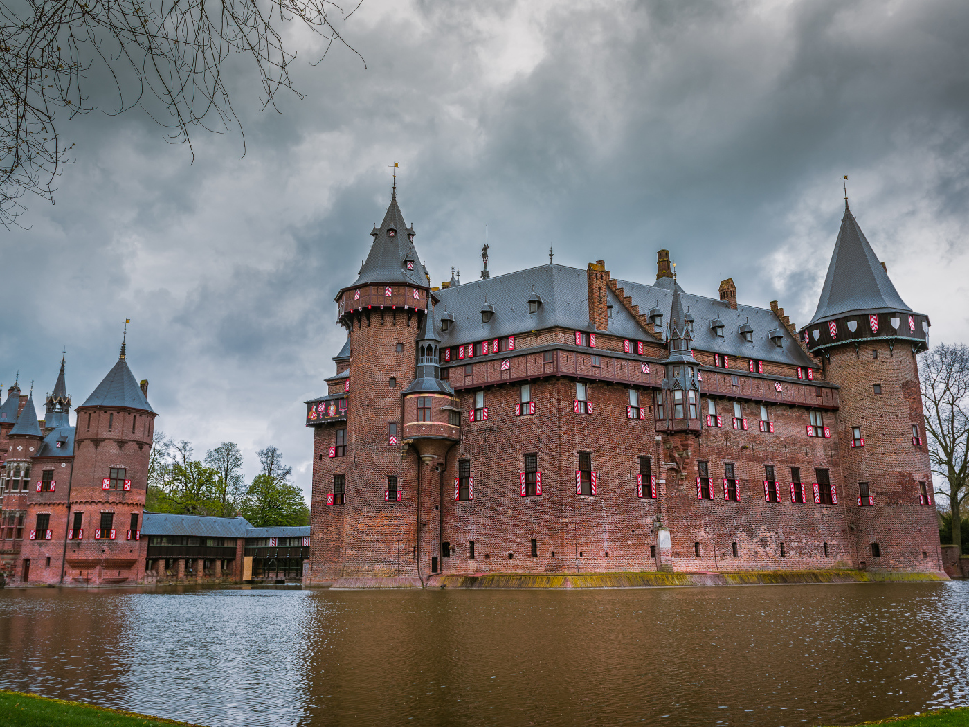 Пасмурное небо над замком Де-Хаар, Нидерланды