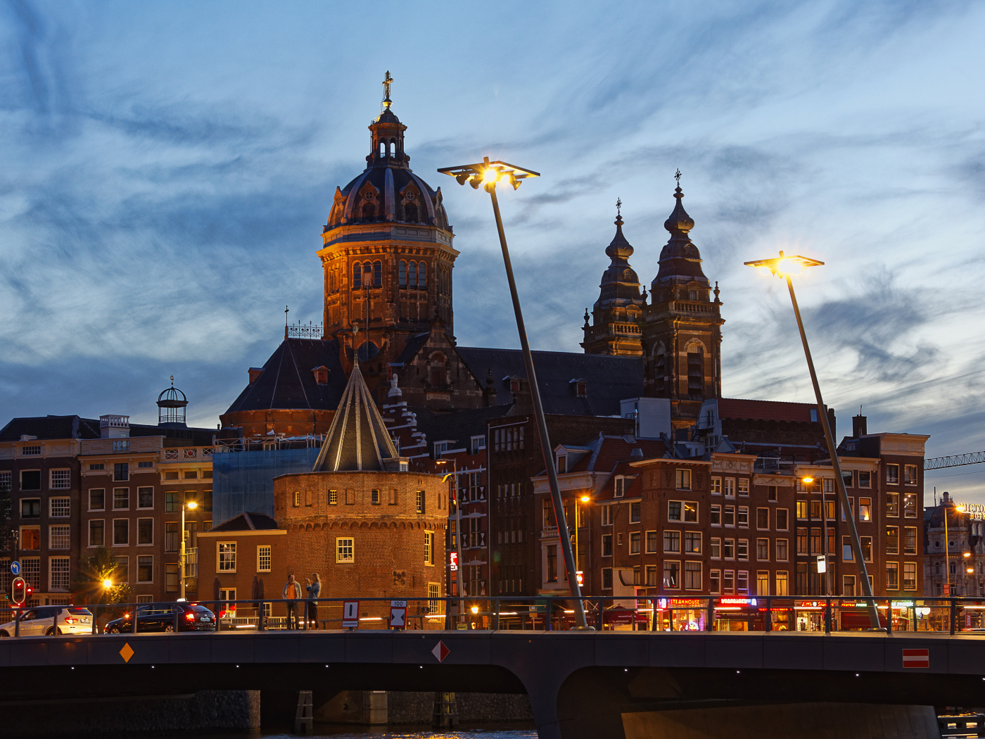 Средневековая церковь Святого Николая в Амстердаме. Нидерланды