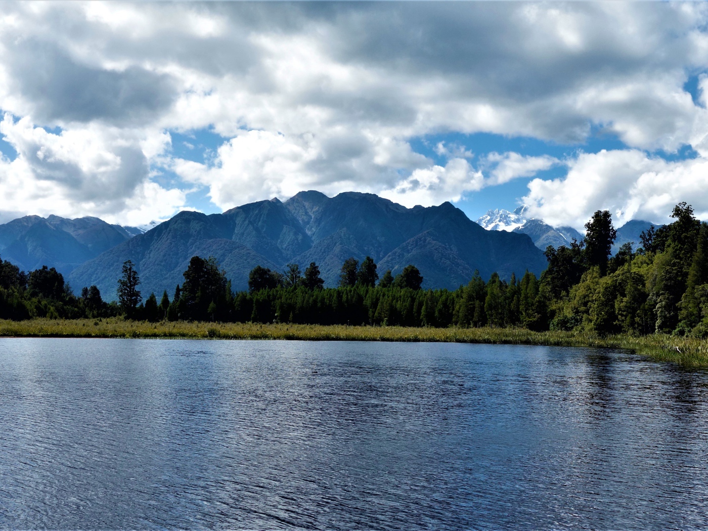 Живописное озеро Мэтисон, Новая Зеландия 
