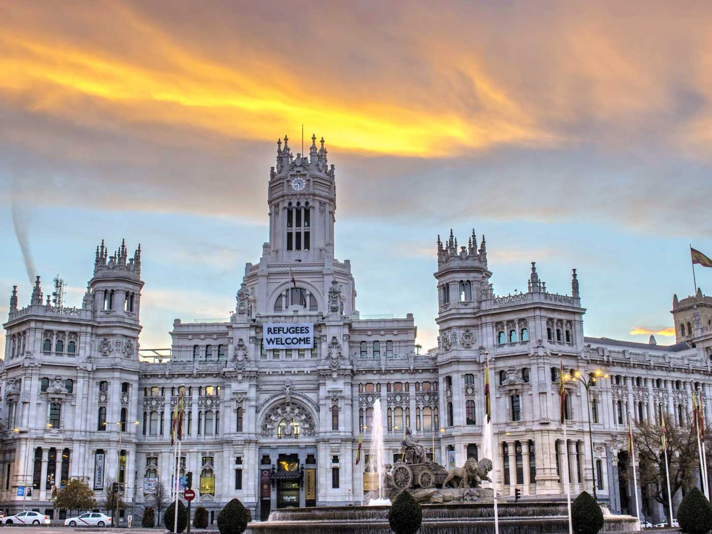 Музей Cybele Palace на фоне неба, Мадрид. Испания 