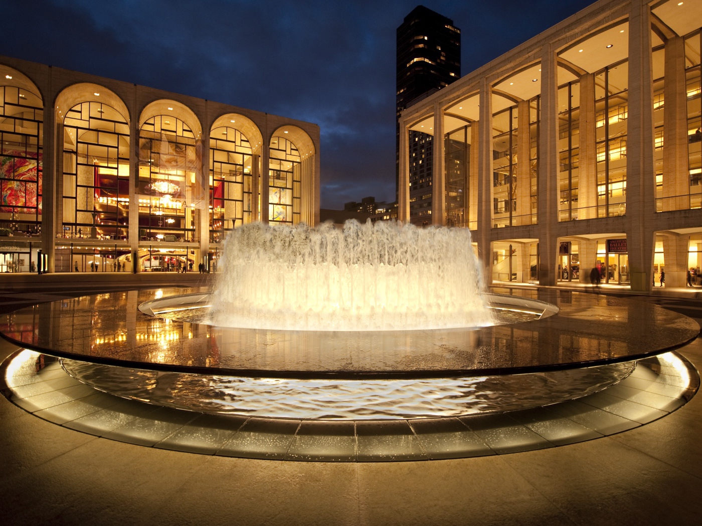 Фонтан у здания Линкольн-центр, Нью Йорк 