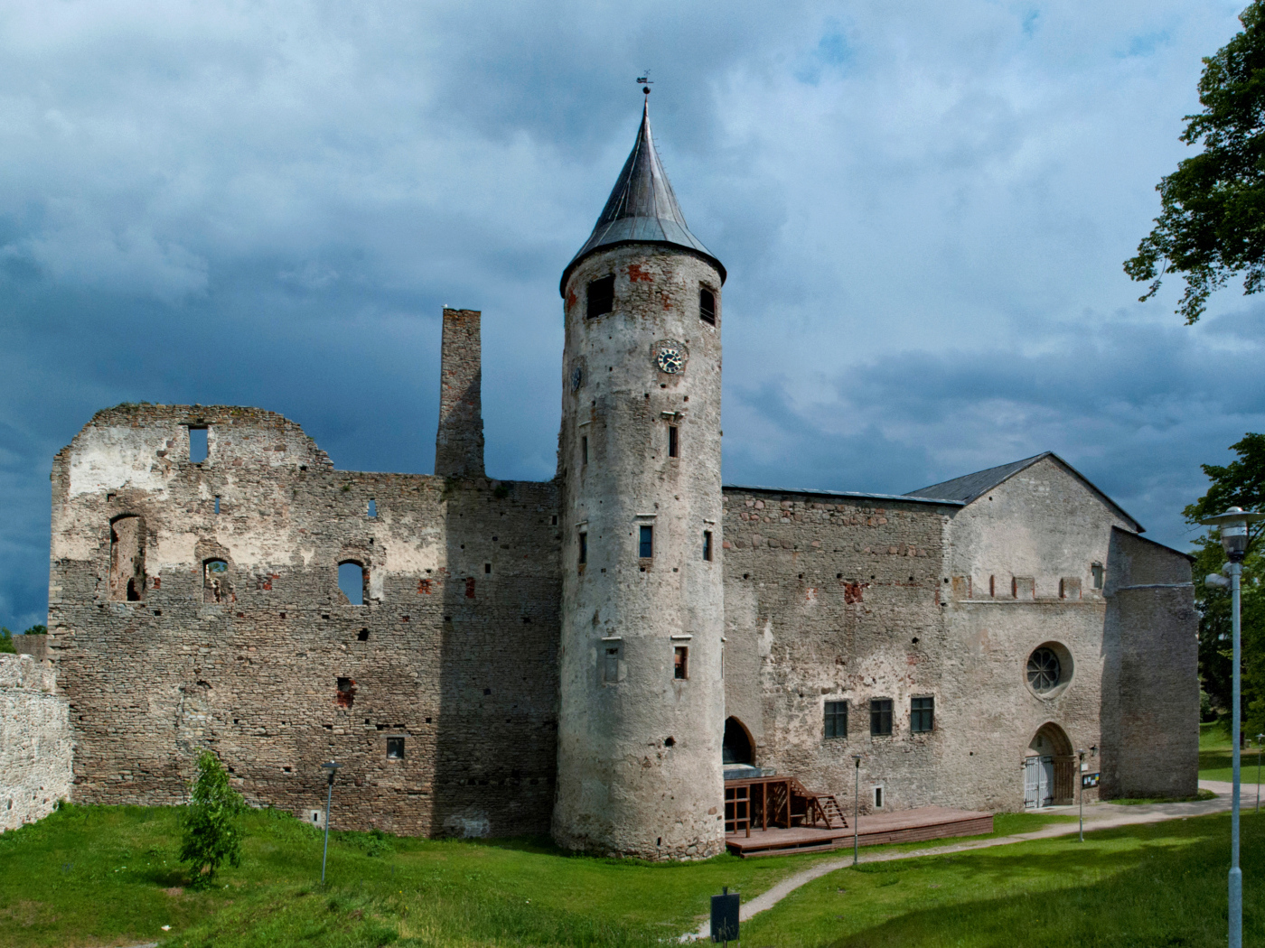 Руины старинного  Гапсальского замка, Эстония