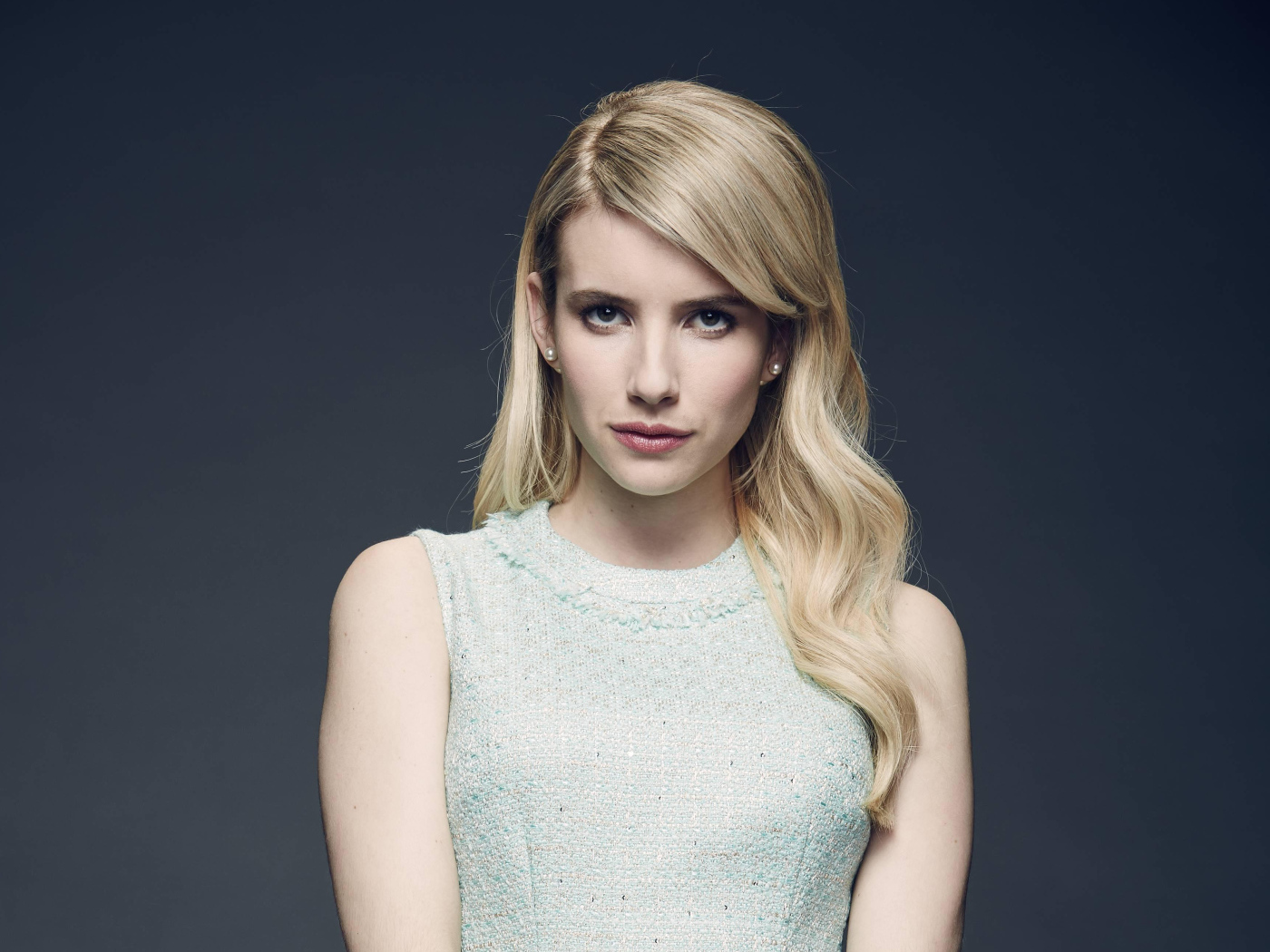 Актриса блондинка Эмма Робертс 