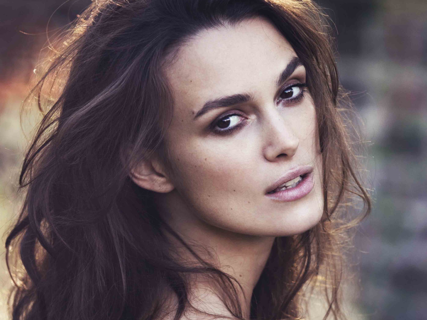 Кареглазая брюнетка актриса Кира Найтли