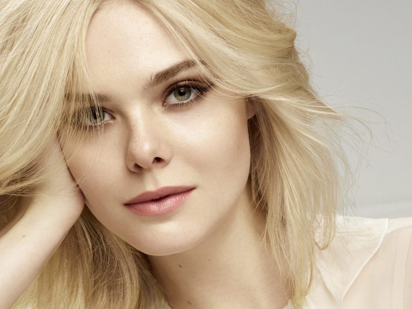 Нежная блондинка актриса Эль Фаннинг