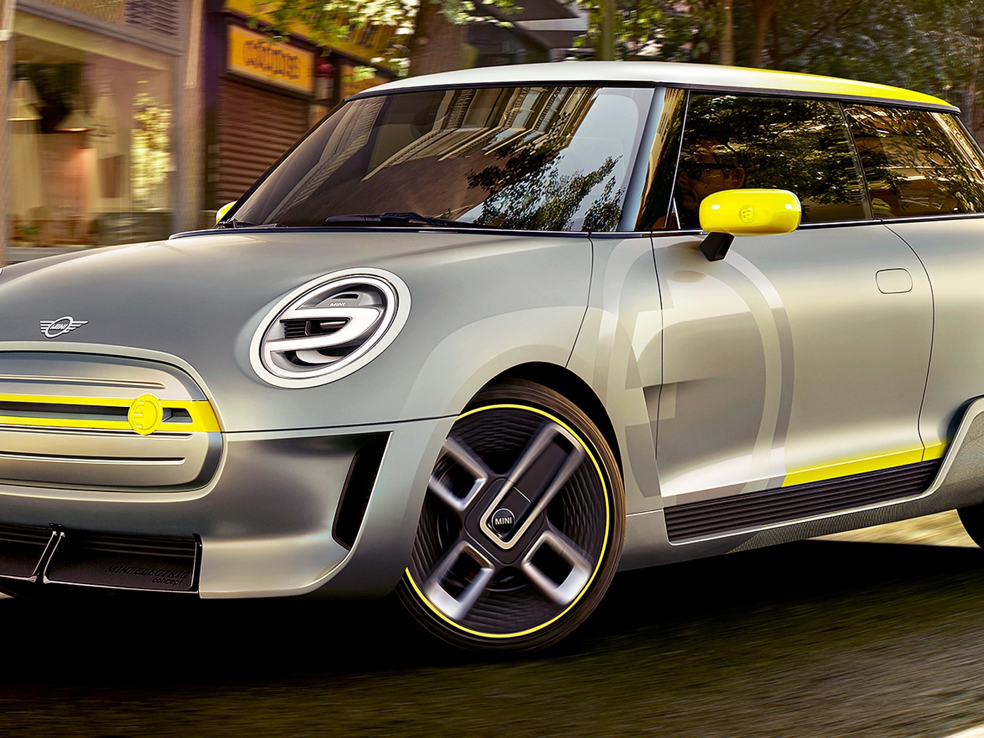 Серебристый электрический автомобиль Mini Electric