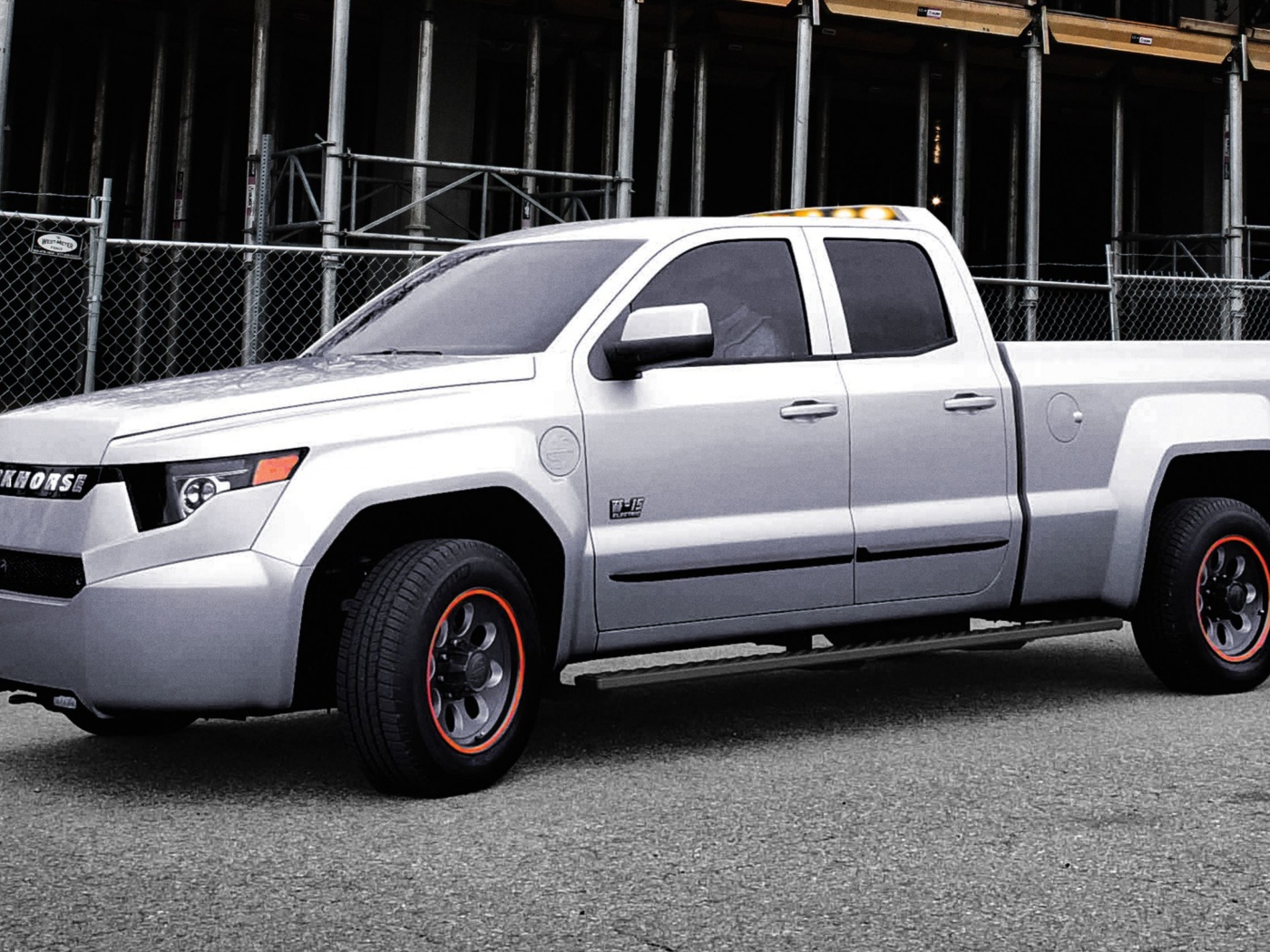 Серебристый электрический пикап Workhorse W-15, 2017