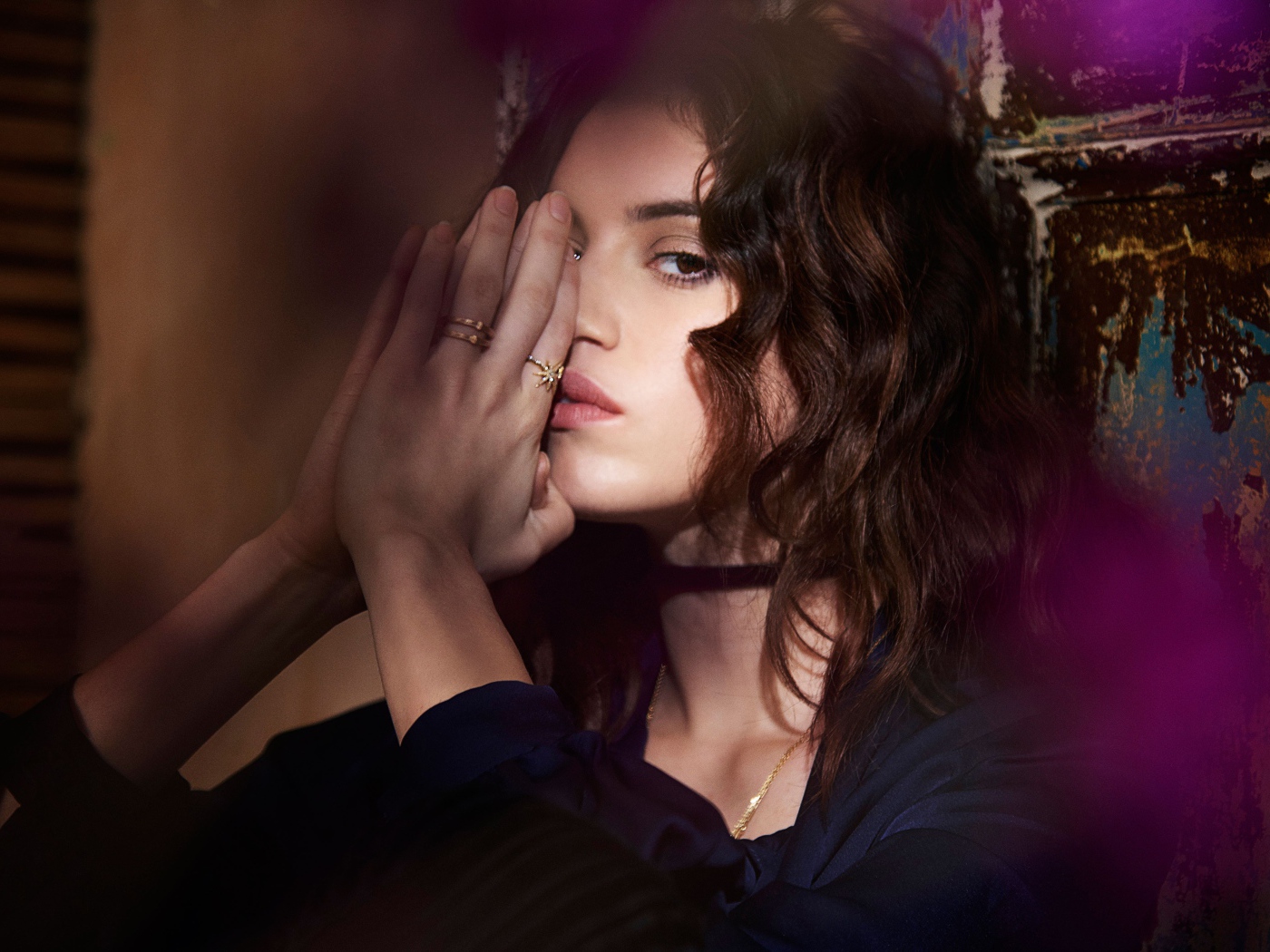 Молодая актриса  Гала Гордон с выразительным взглядом