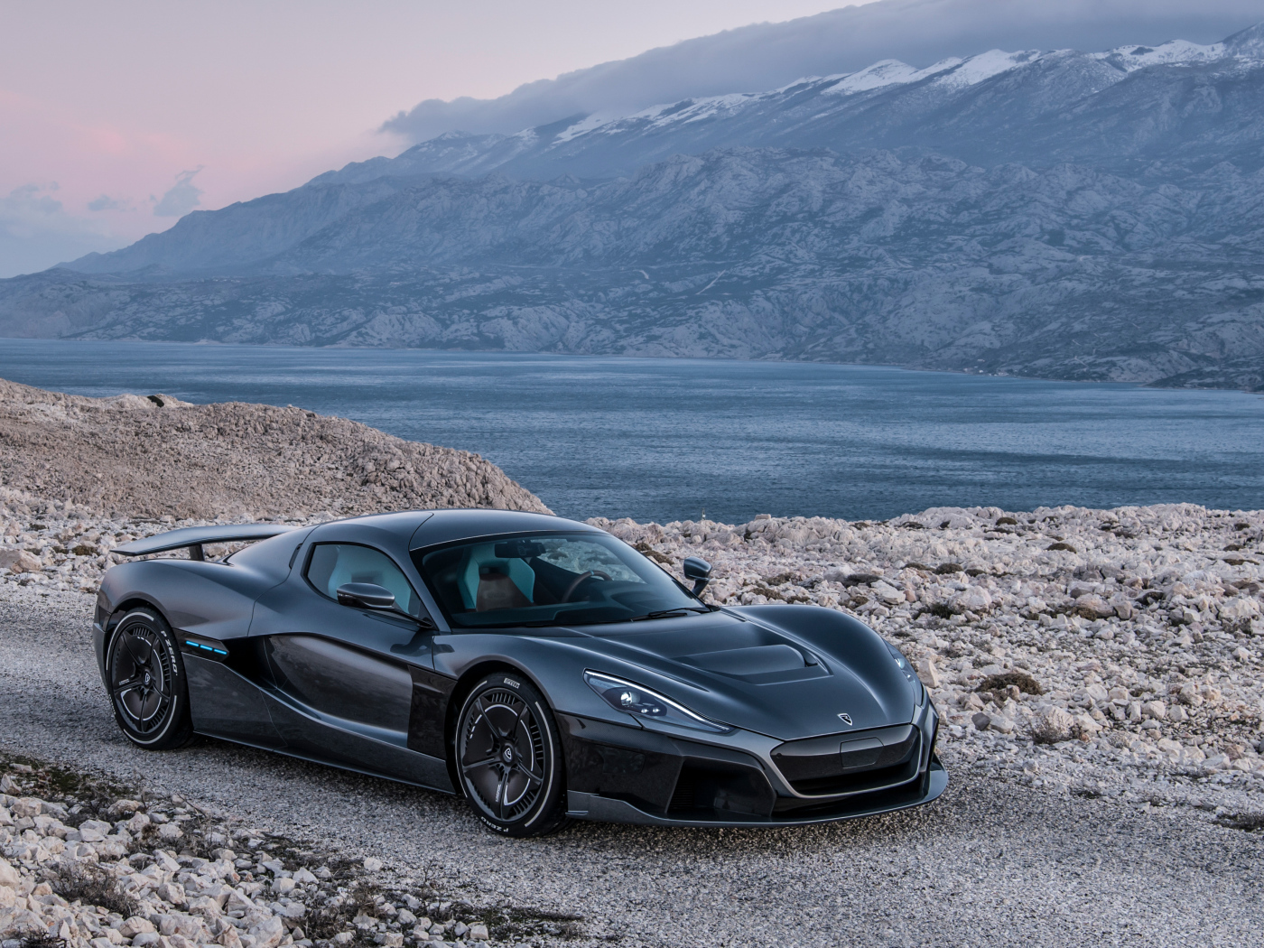 Черный спортивный автомобиль Rimac C Two Geneva 2018 года