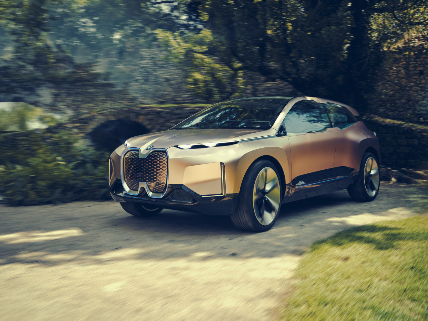 Красивый новый внедорожник BMW Vision iNext, 2018