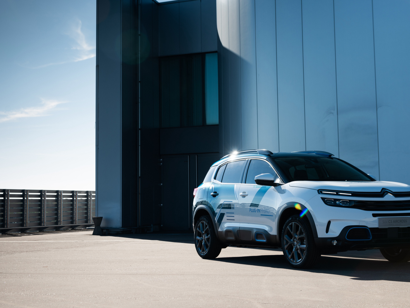 Белый внедорожник Citroen C5 2018 года