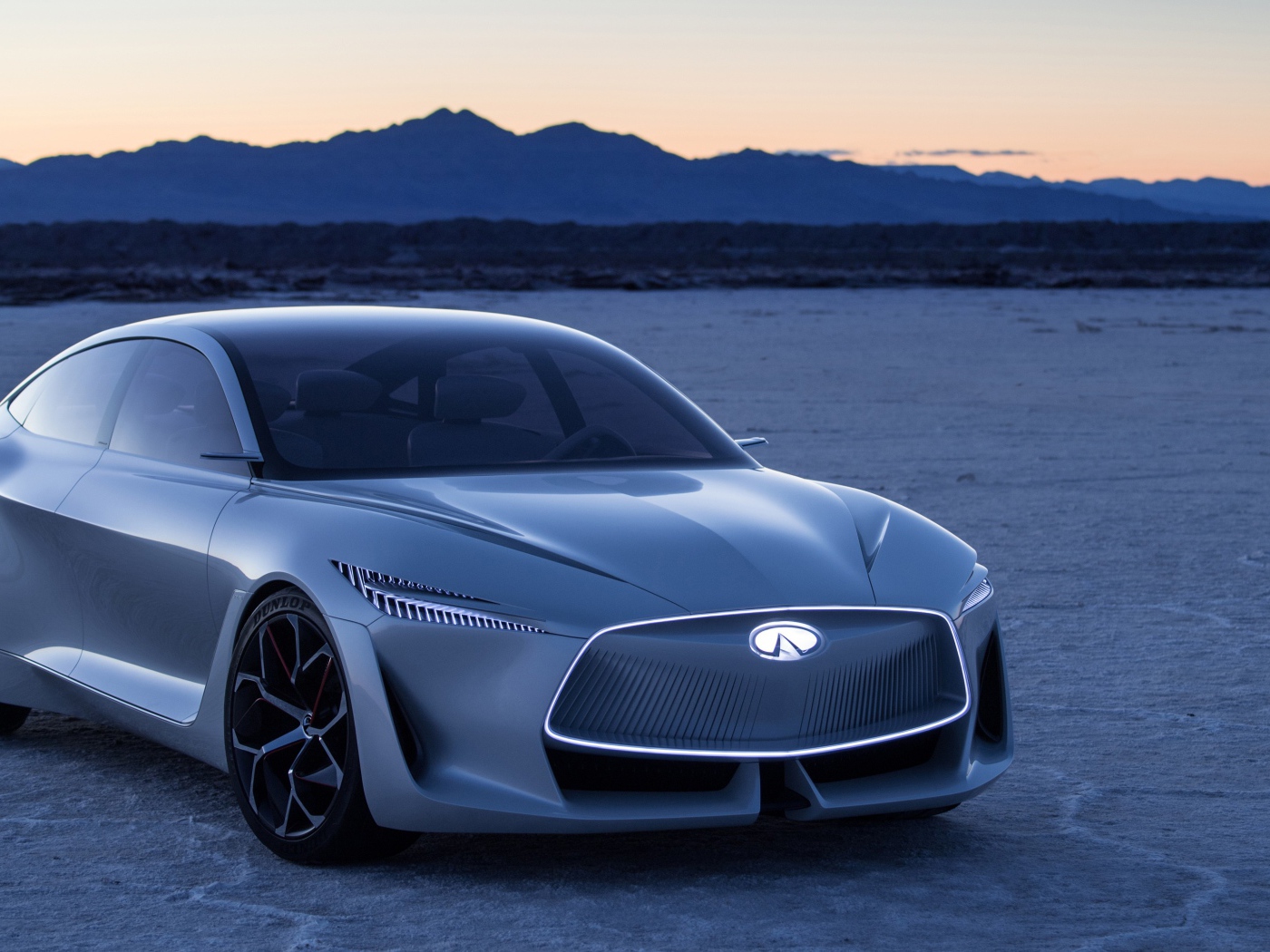 Автомобиль Infiniti Q Inspiration Concept, 2018 на закате