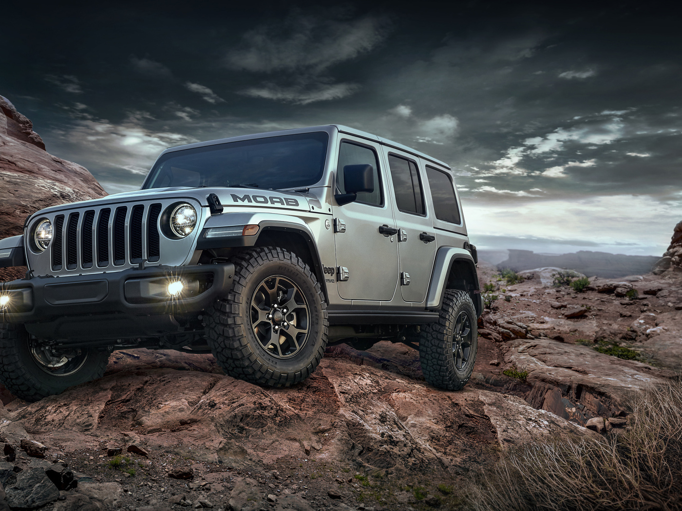 Внедорожник Jeep Wrangler, 2018 в горах 